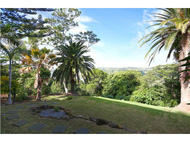 19 Broadwater Esplanade, Bilambil Heights NSW 2486