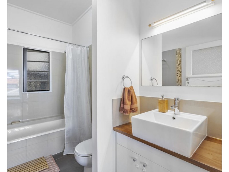 86 Dutton Street, Coolangatta QLD 4225