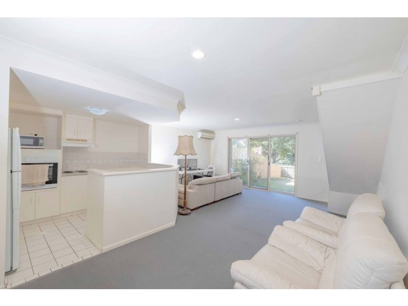 15/75 Brown Street, Labrador QLD 4215