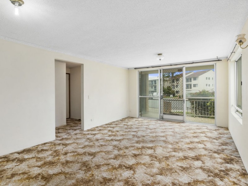 2/8 Nyrang Avenue, Palm Beach QLD 4221