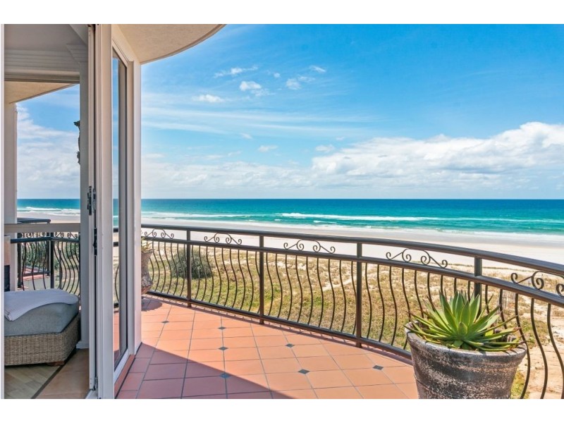 8/311 Golden Four Drive, Bilinga QLD 4225