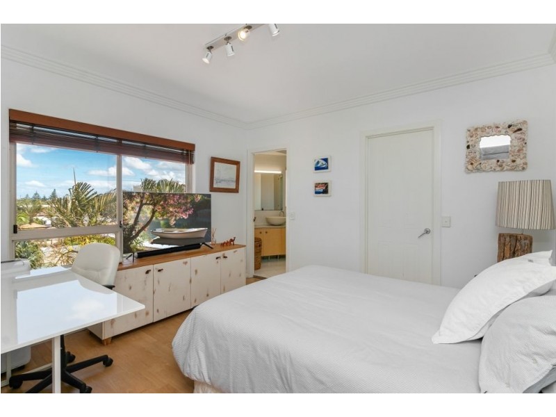 8/311 Golden Four Drive, Bilinga QLD 4225