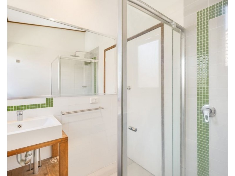 4/3 George St, Bilinga QLD 4225