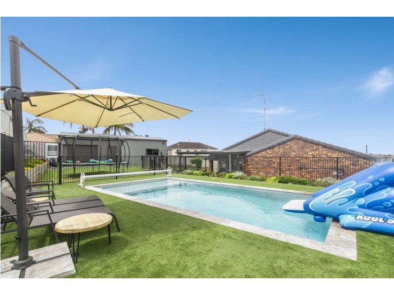 27 Oakland Parade, Banora Point NSW 2486