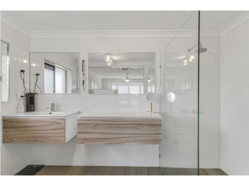27 Oakland Parade, Banora Point NSW 2486