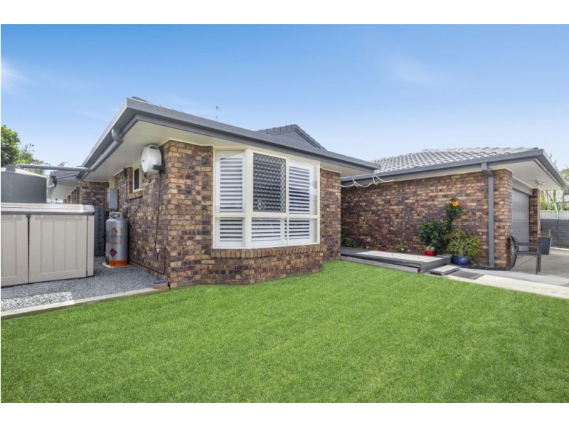 27 Oakland Parade, Banora Point NSW 2486