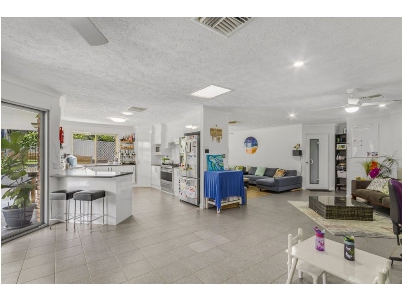 27 Oakland Parade, Banora Point NSW 2486