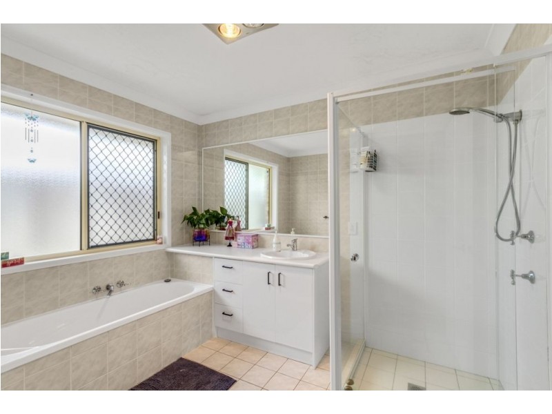 27 Oakland Parade, Banora Point NSW 2486