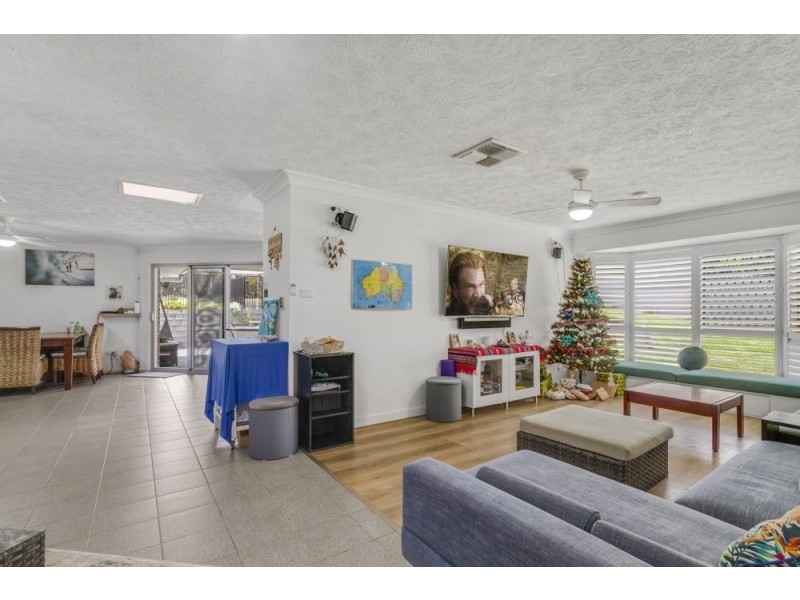 27 Oakland Parade, Banora Point NSW 2486