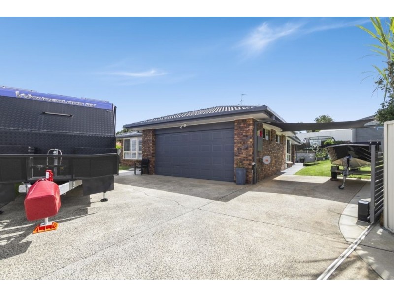 27 Oakland Parade, Banora Point NSW 2486