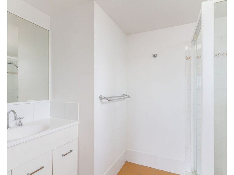 6/5-7 Ocean Street, Kirra QLD 4225