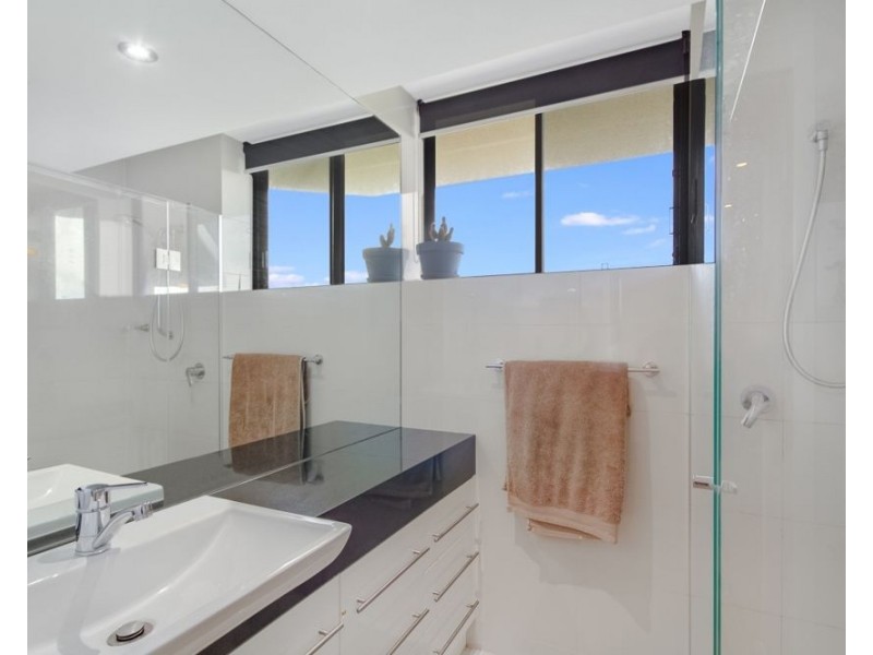 801/22 Kirkwood Road “Pinehurst”, Tweed Heads South NSW 2486