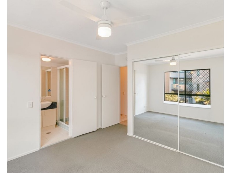 4/52 Pacific Parade, Bilinga QLD 4225