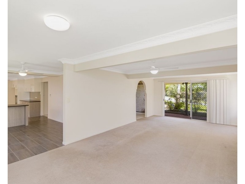 4 Vista Street, Elanora QLD 4221