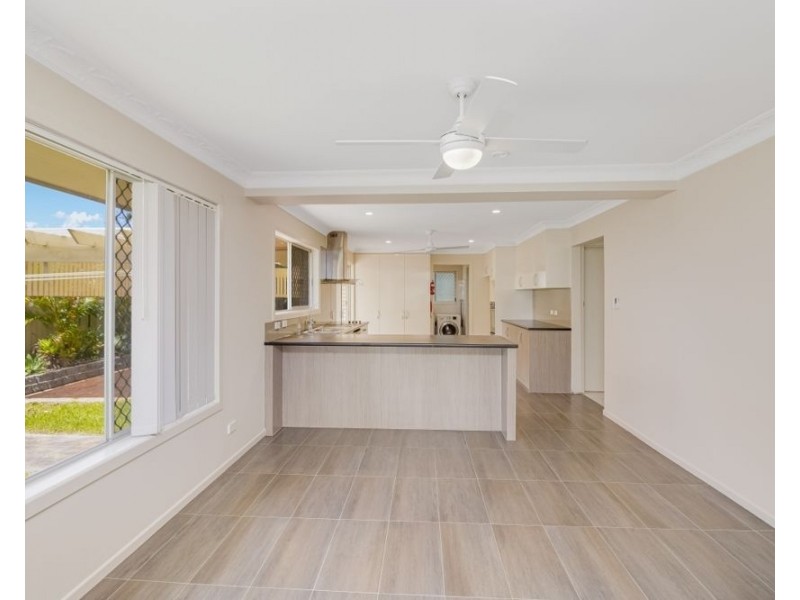 4 Vista Street, Elanora QLD 4221