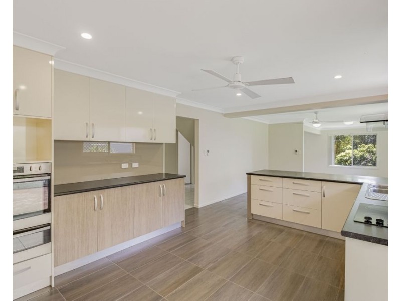 4 Vista Street, Elanora QLD 4221