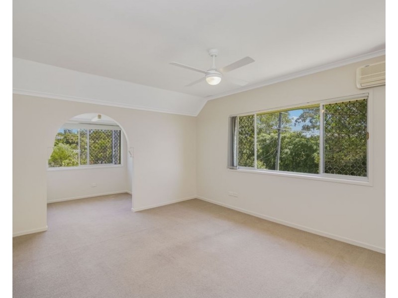 4 Vista Street, Elanora QLD 4221