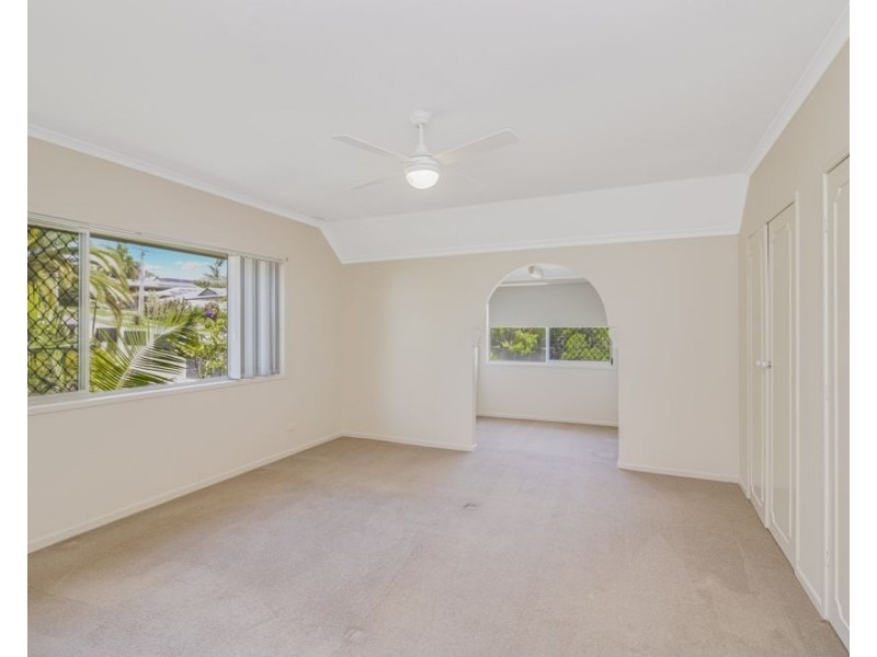 4 Vista Street, Elanora QLD 4221
