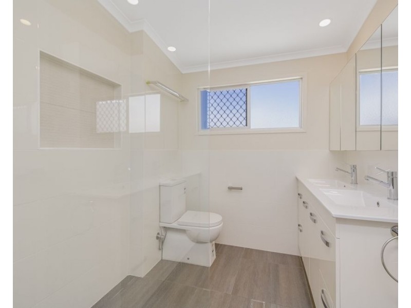 4 Vista Street, Elanora QLD 4221