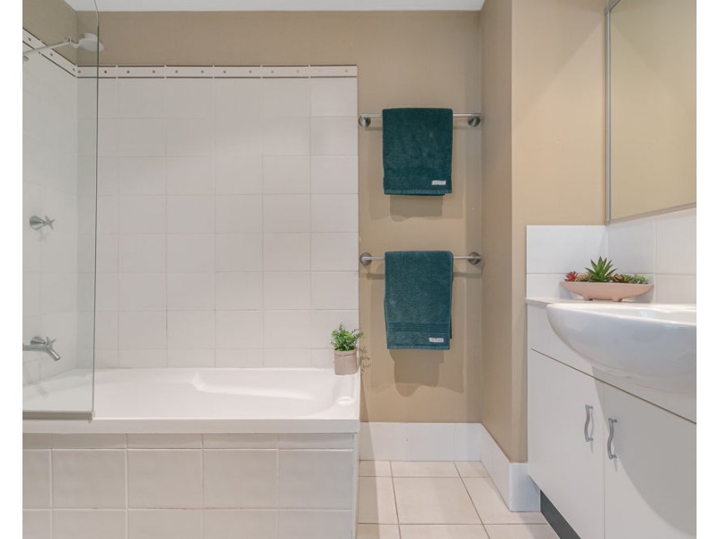 8/77 McLean Street, Coolangatta QLD 4225