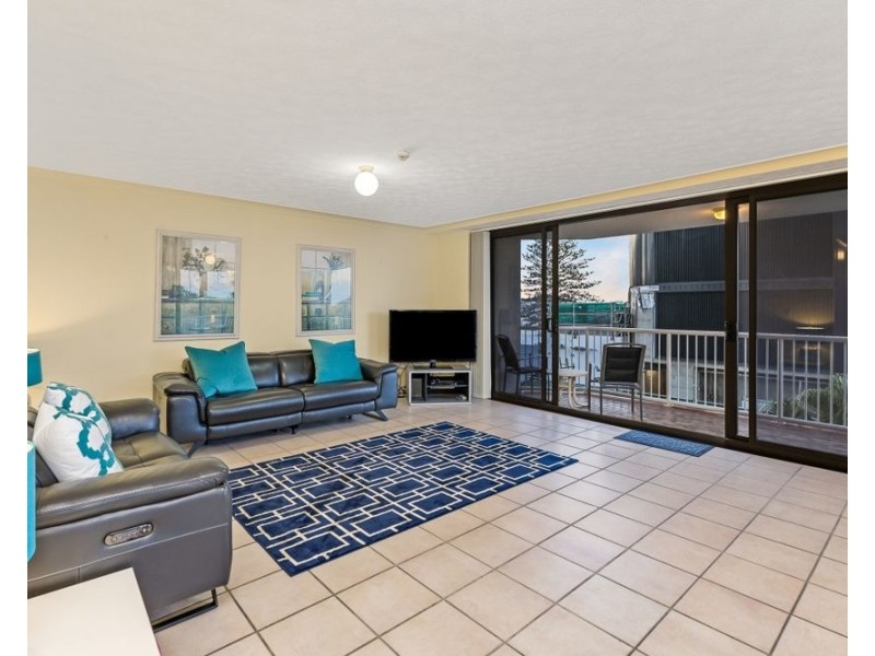 8/3 Eden Avenue, Rainbow Bay QLD 4225