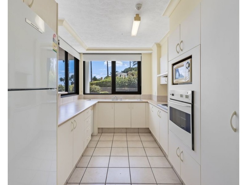 8/3 Eden Avenue, Rainbow Bay QLD 4225