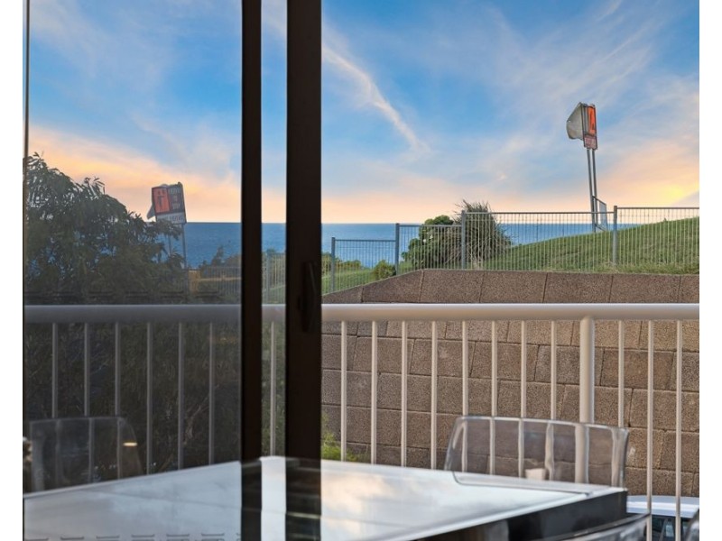 8/3 Eden Avenue, Rainbow Bay QLD 4225