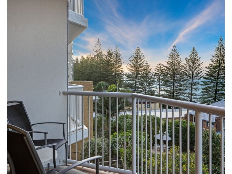 8/3 Eden Avenue, Rainbow Bay QLD 4225