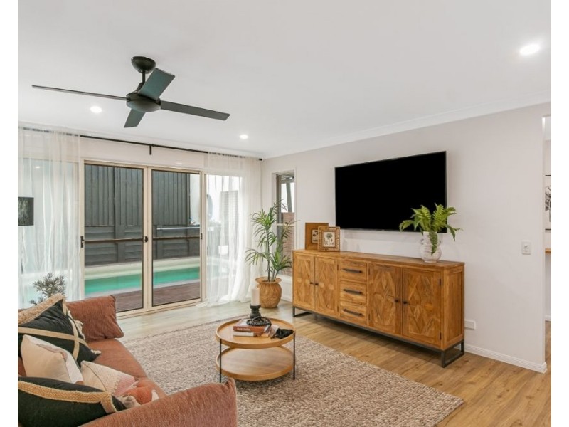 6 Elfin Street, Robina QLD 4226