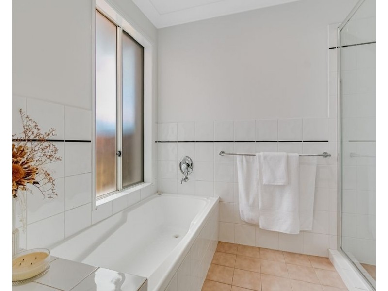 6 Elfin Street, Robina QLD 4226