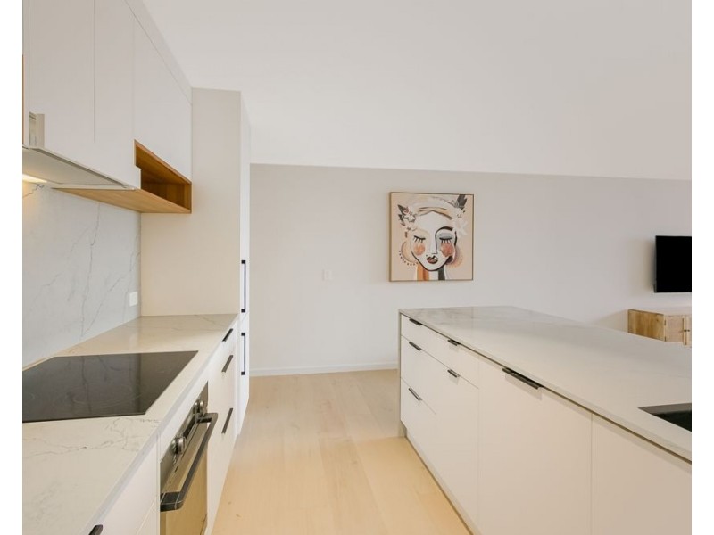 2/18 Lanham Street, Coolangatta QLD 4225