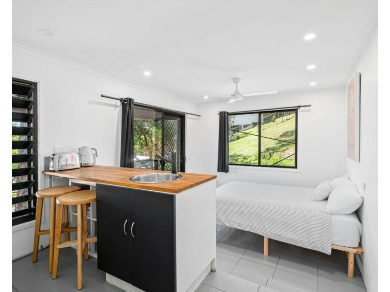 6 Austin Avenue, Currumbin Waters QLD 4223