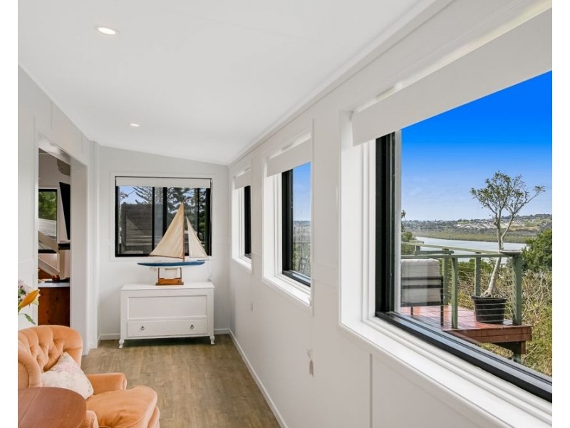 9 Broadwater Esplanade, Bilambil Heights NSW 2486