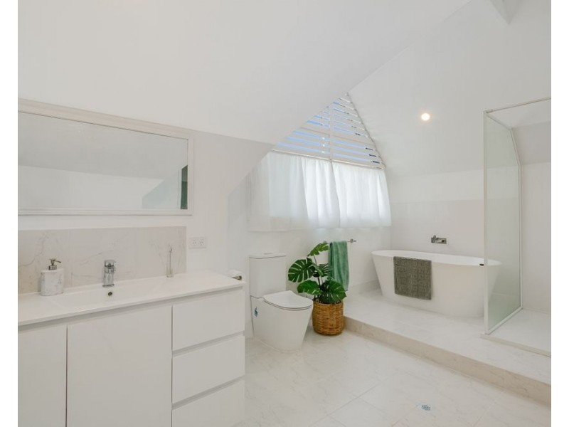 9 Broadwater Esplanade, Bilambil Heights NSW 2486