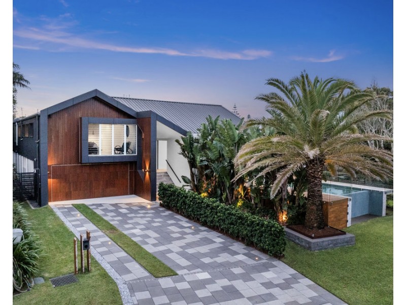 17 Wommin Lake Cres, Fingal Head NSW 2487