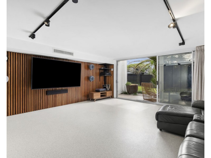 17 Wommin Lake Cres, Fingal Head NSW 2487
