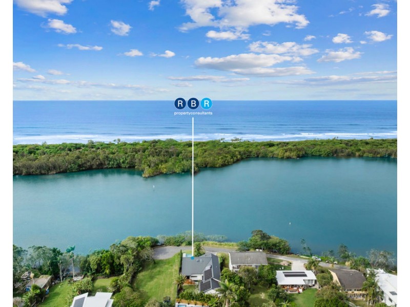 17 Wommin Lake Cres, Fingal Head NSW 2487