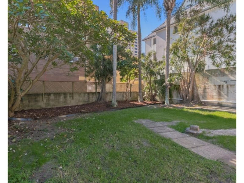 1/241 Boundary Street, Rainbow Bay QLD 4225