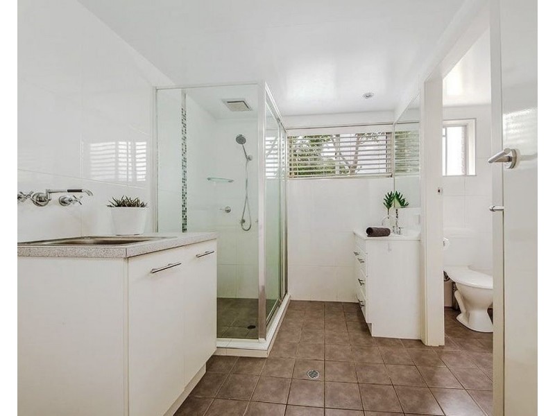 2/23 Tweed Street, Coolangatta QLD 4225