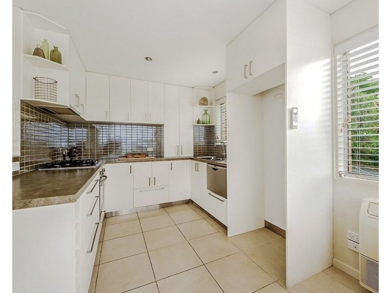 2/23 Tweed Street, Coolangatta QLD 4225