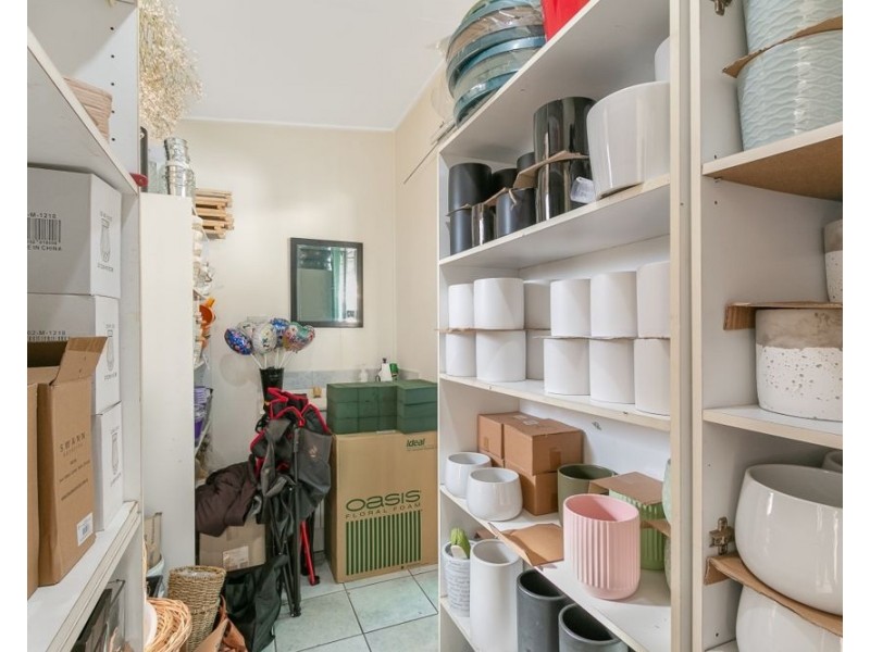 “Hillview Rose Farm Florist” Business For Sale! Located at 1/27 Minjungbal Drive, Tweed Heads South NSW 2486