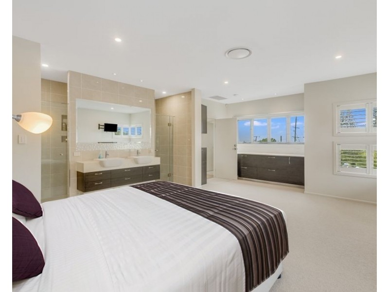 71 Dixon Street, Coolangatta QLD 4225