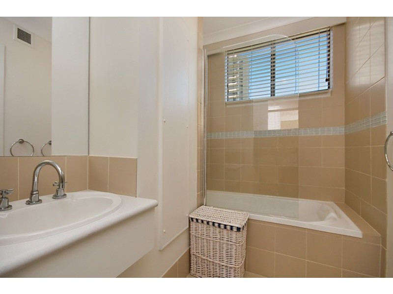 190 190 Marine parade, Rainbow Bay QLD 4225