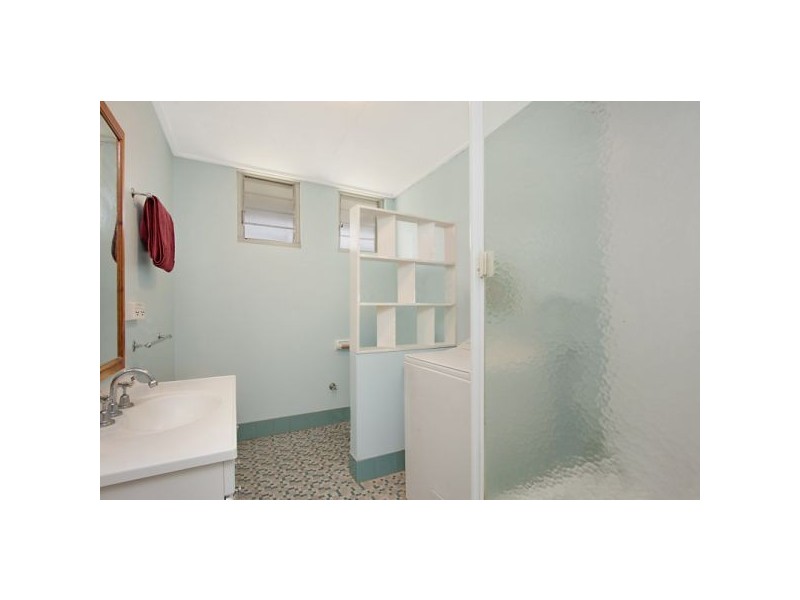 6/7 ” Winston Court ” Coolangatta Rd, Kirra QLD 4225