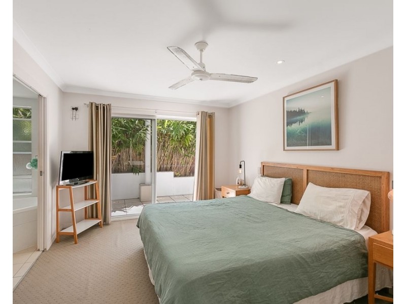 2/50-52 Rutledge Street, Coolangatta QLD 4225