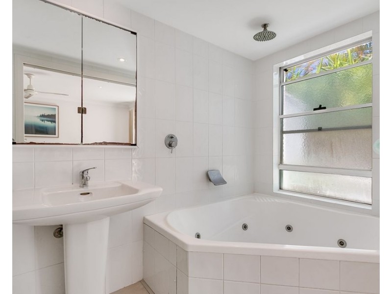 2/50-52 Rutledge Street, Coolangatta QLD 4225