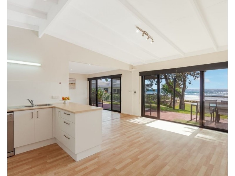 2a Fenton Place (698 Pacific Parade), Currumbin QLD 4223