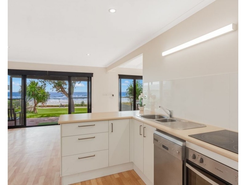 2a Fenton Place (698 Pacific Parade), Currumbin QLD 4223