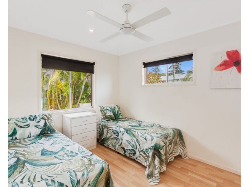 2a Fenton Place (698 Pacific Parade), Currumbin QLD 4223