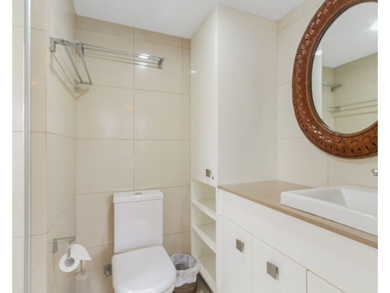 1B/166 Marine Parade, Coolangatta QLD 4225